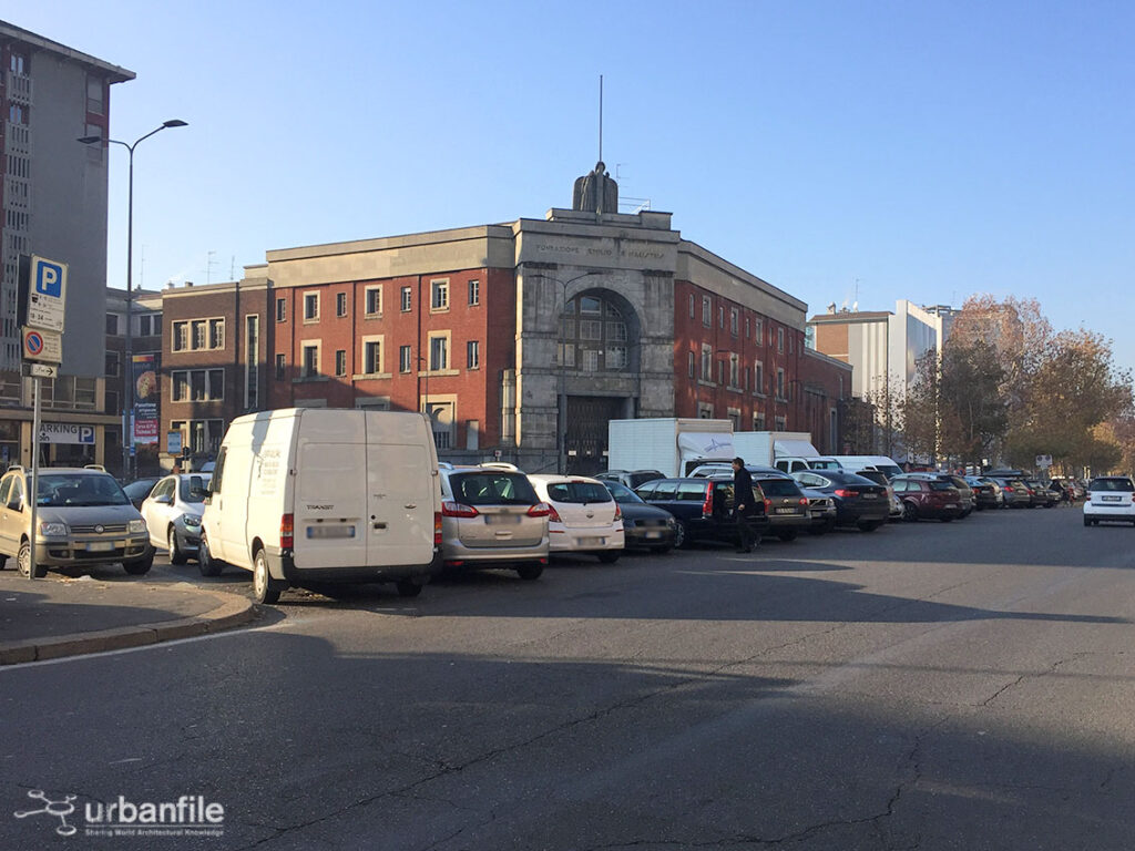 2015 Porta Genova Piazza Cantore EMIT Feltrinelli